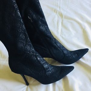 SALE🌺GUESS by Marciano Black  Boots-Free Shirt xs